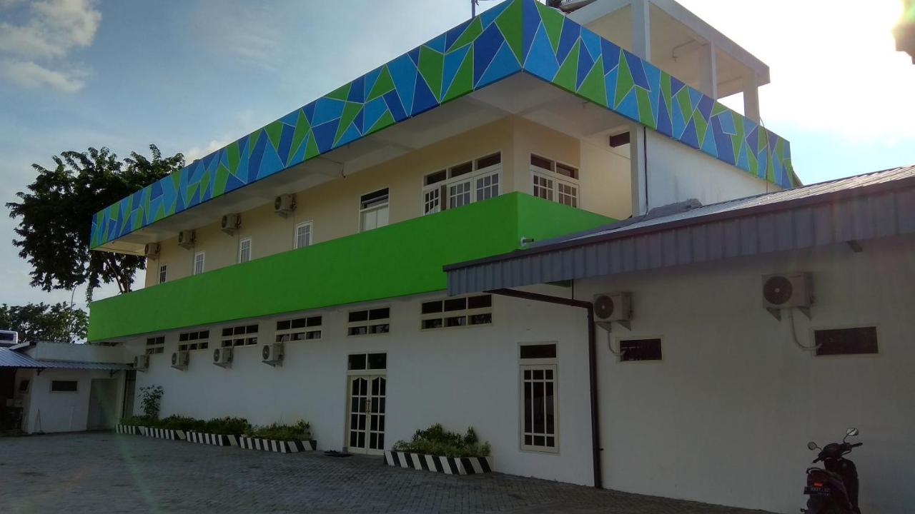 Kokonut Guesthouse Surabaya Exterior photo